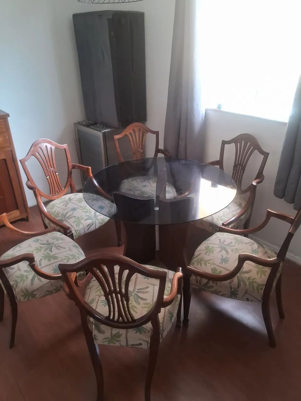 Mesa com 6 cadeiras madeira maciça 