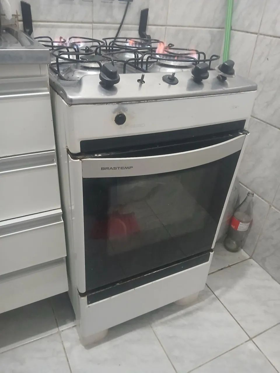Fogão elétrico e  botina de gas cheia