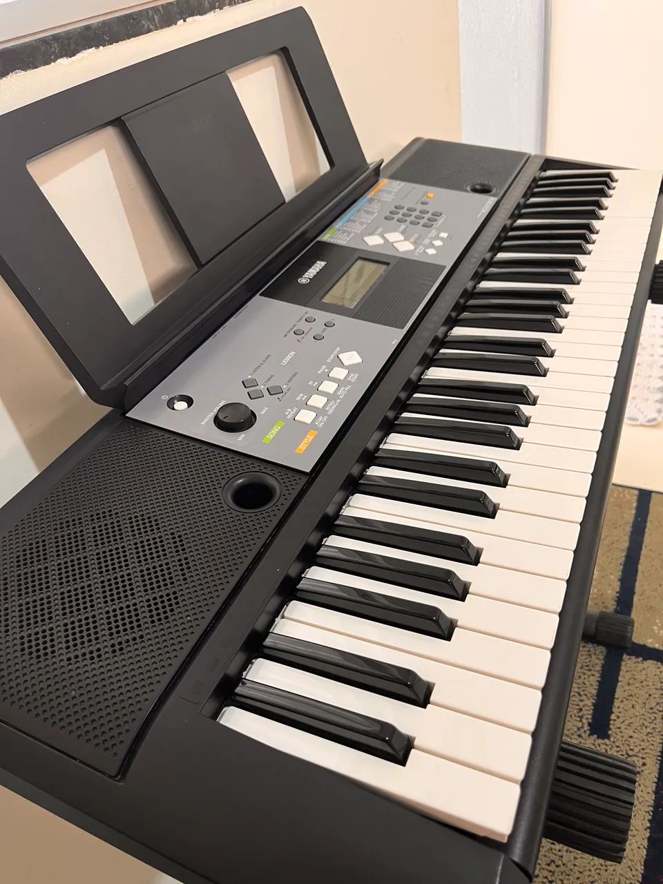 Teclado YAMAHA PSR E233  - Foto 3