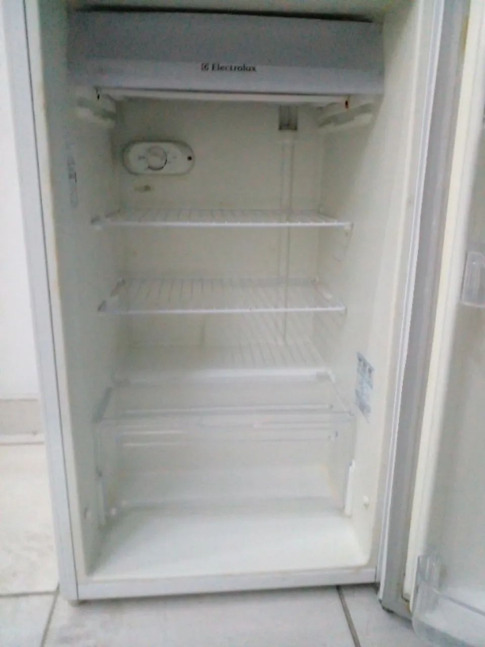 Frigobar Eletrolux 122 L Branco 127V - Foto 4