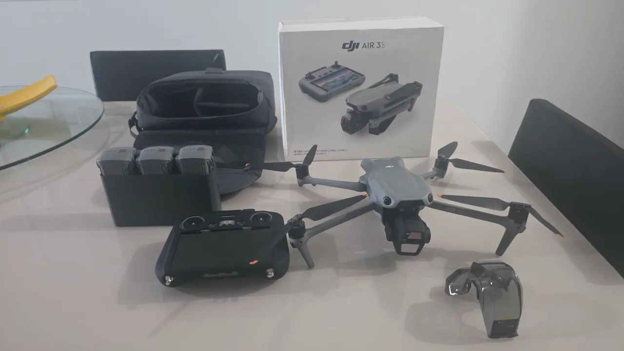DRONE DJI AIR 3S COM KIT FLY MORE COMBO E RADIO COM TELA
