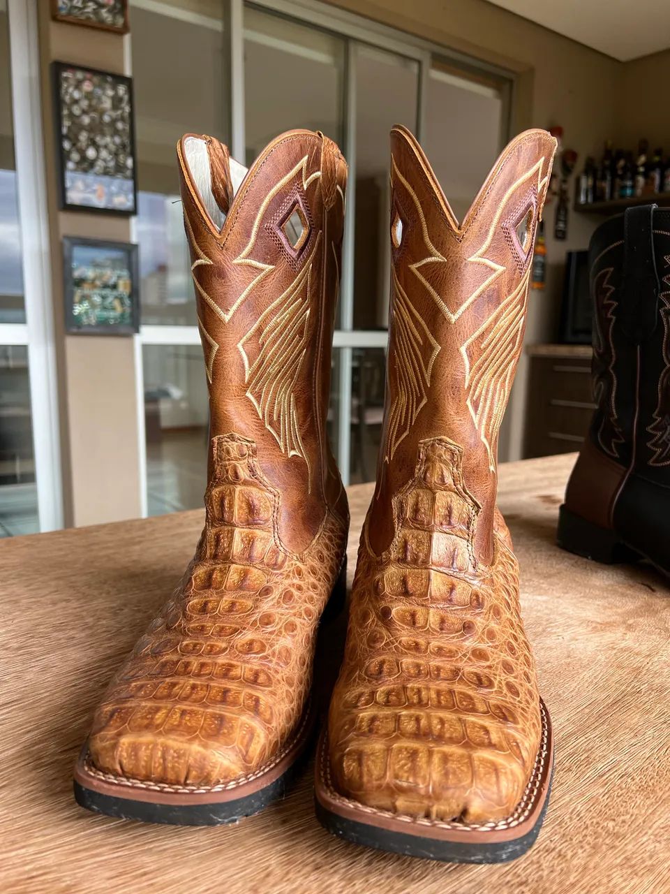 Bota couro de jacaré 