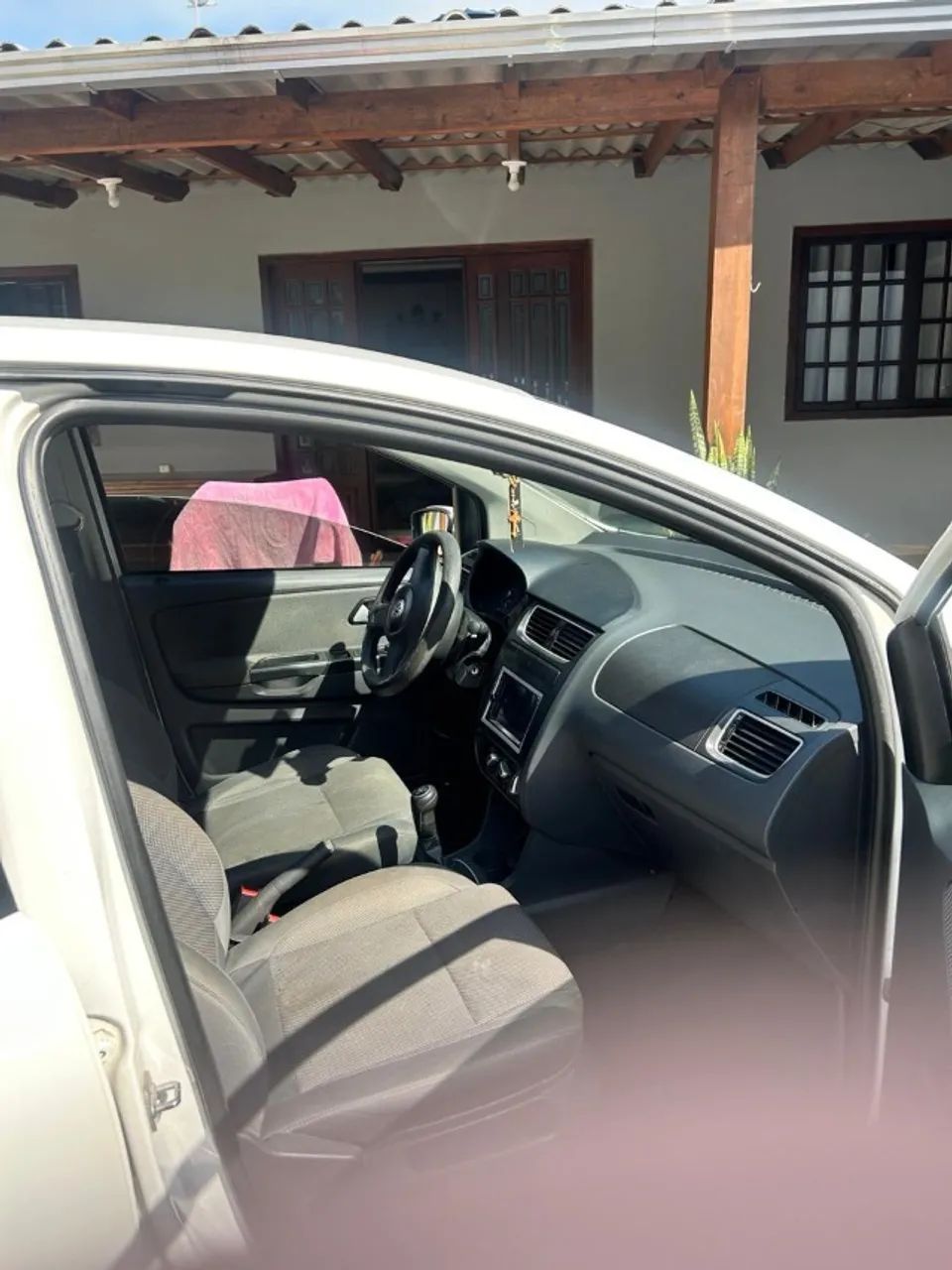 Volkswagen Fox 1.0 MI Total Flex 8V 5P 2012 - Foto 2
