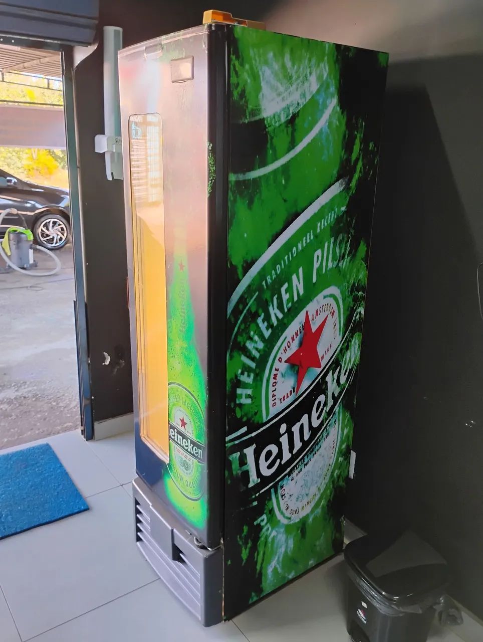Vendo Cervejeira slim vertical 300L semi nova - Foto 5