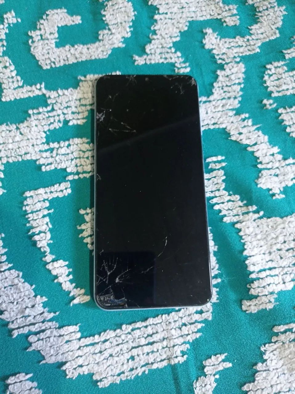 Galaxy A20s com tela queimada e quebrada