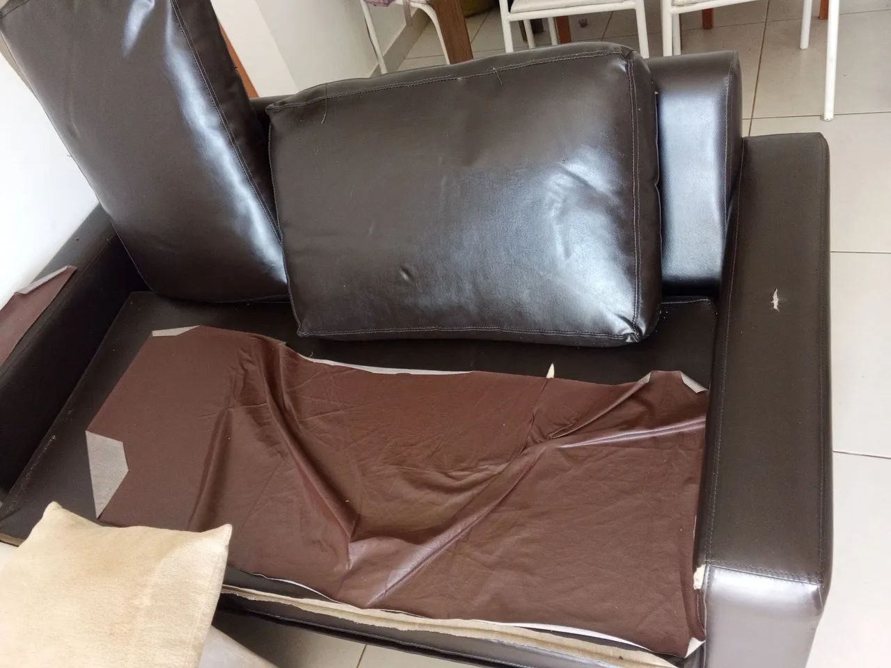 Vendo sofá de couro  - Foto 2