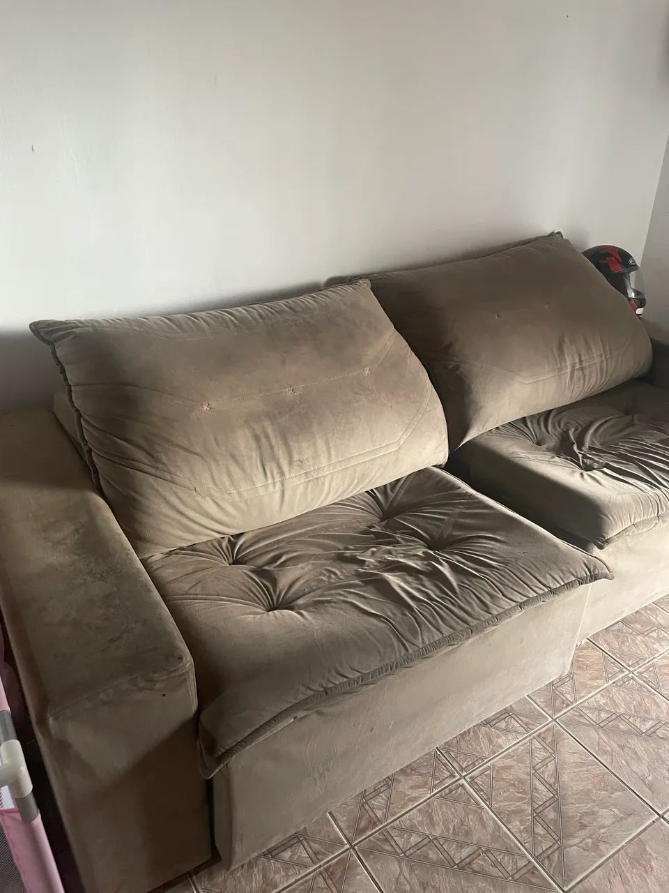 sofá retrátil e reclinável de dois lugares com duas almofadas  - Foto 2
