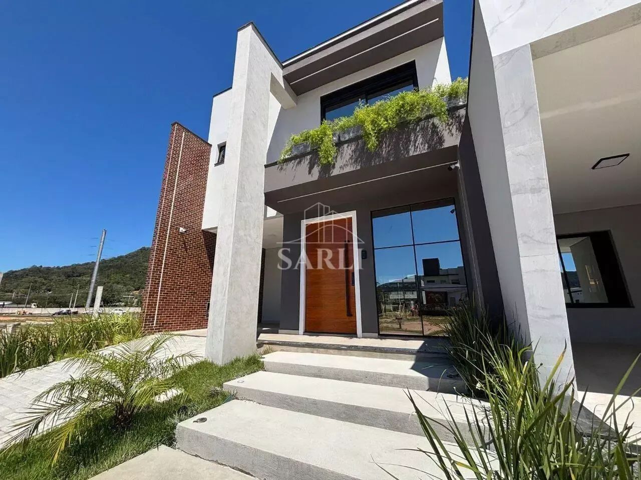 Casa, com 3 dormitórios, sendo1 suíte,  de 132 m² Bairro Deltaville - Biguaçu