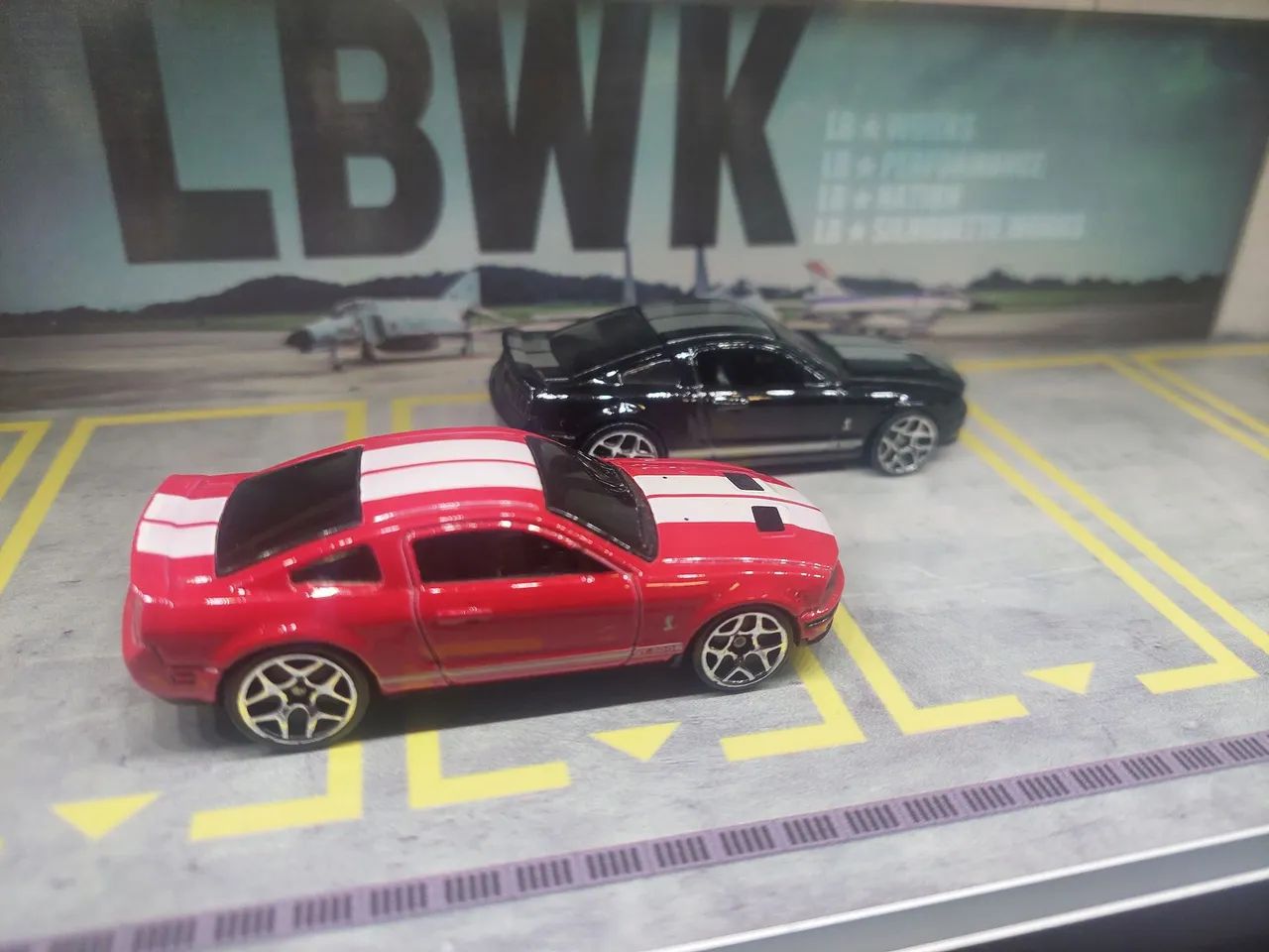 Hot Wheels combo Mustang 1/64 - Foto 3