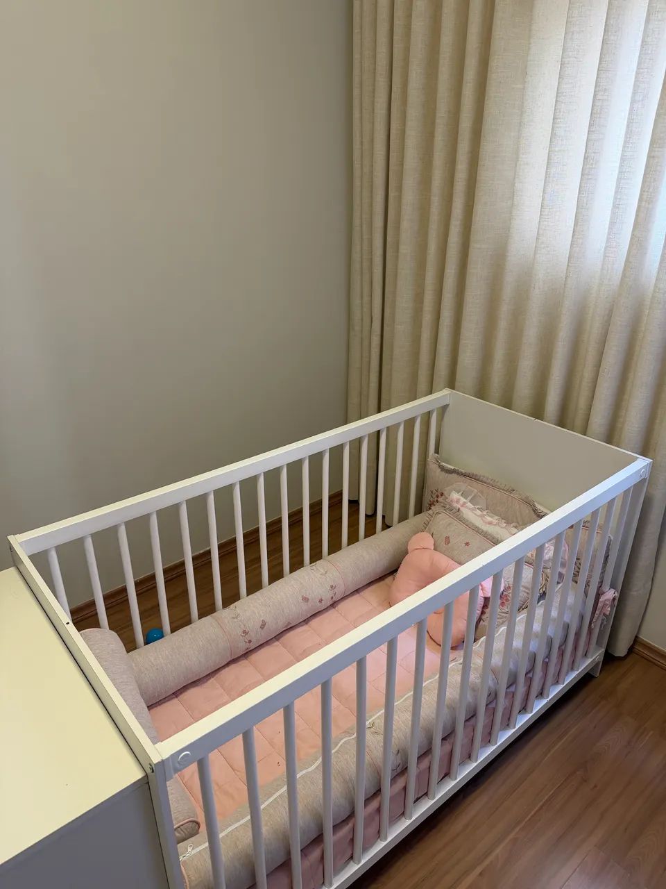 Vendo berço com cômoda acoplada e colchão  - Foto 2