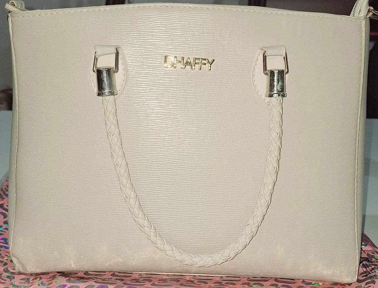 Bolsa branca média marca DHAFFY com alça transversal removível