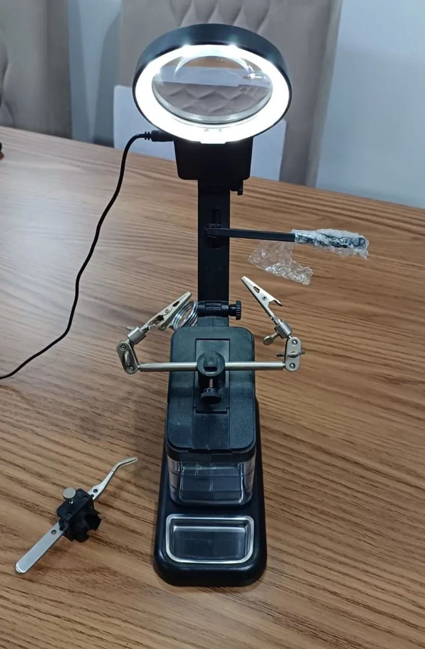 Lupa de bancada Com iluminação Led + suporte (usada) 