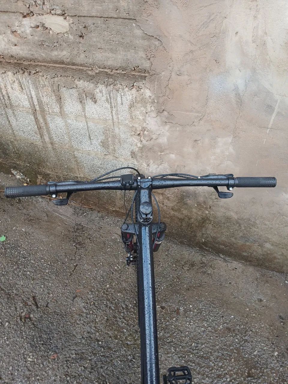 Bicicleta Colli Aro 29 - Preta com Raios Rosa - Conservada - Foto 4