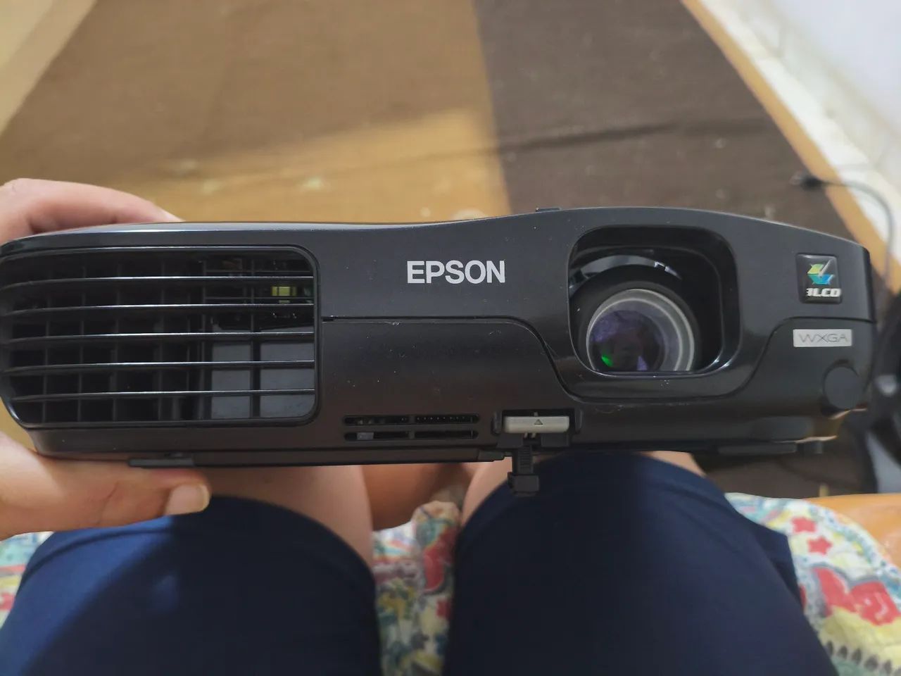 Projetor Epson w10  - Foto 4