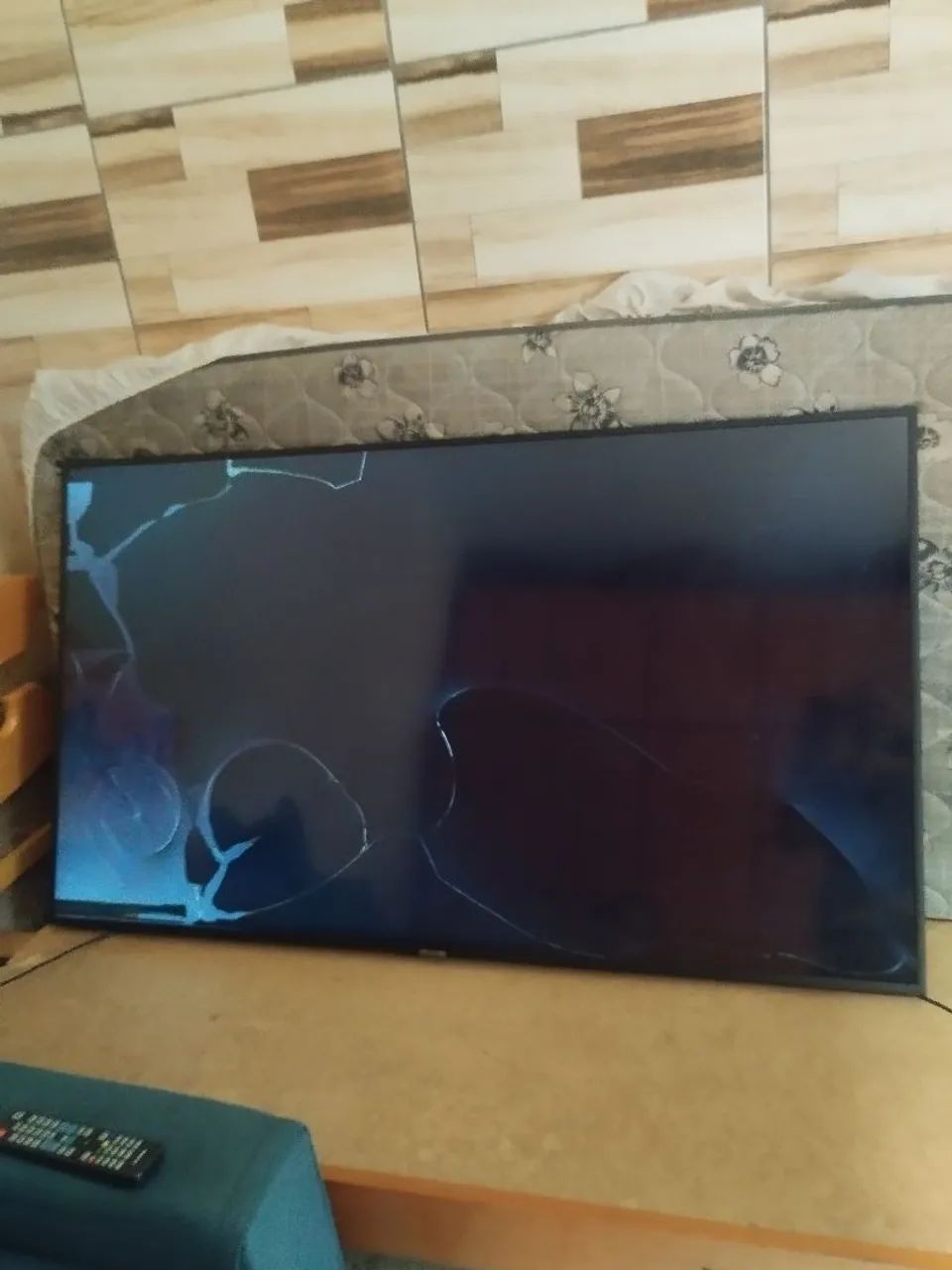 Tv 65 polegadas, tela trincada 