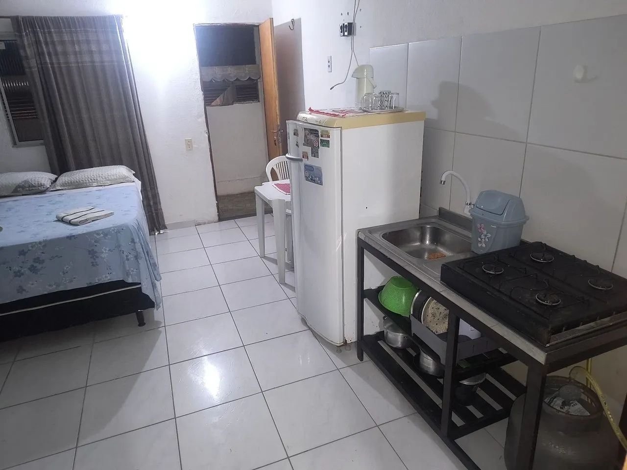 Alugo suíte, kitnet e apartamento mobiliado.