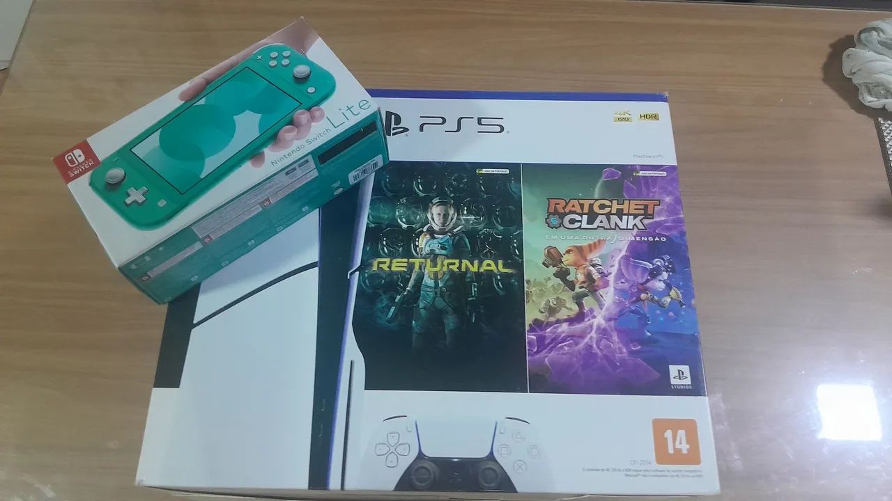 Caixas de ps5 e switch lite