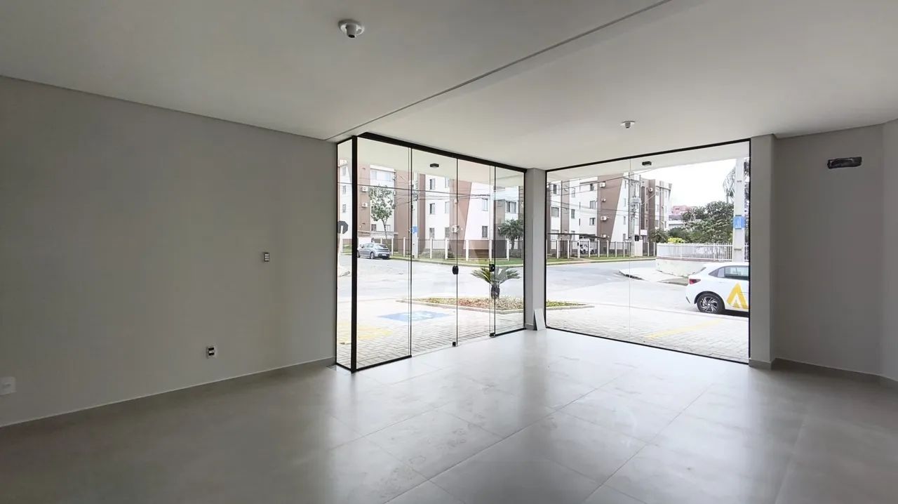 SALA COMERCIAL DE 53 METROS QUADRADOS NO BAIRRO COSTA E SILVA
