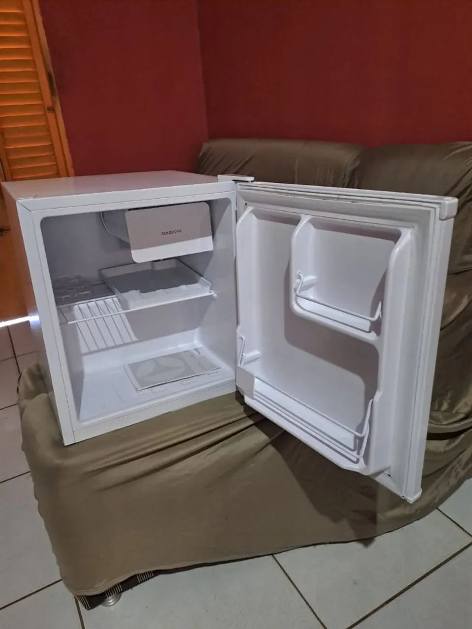 Frigobar eletrolux 47L - Foto 2