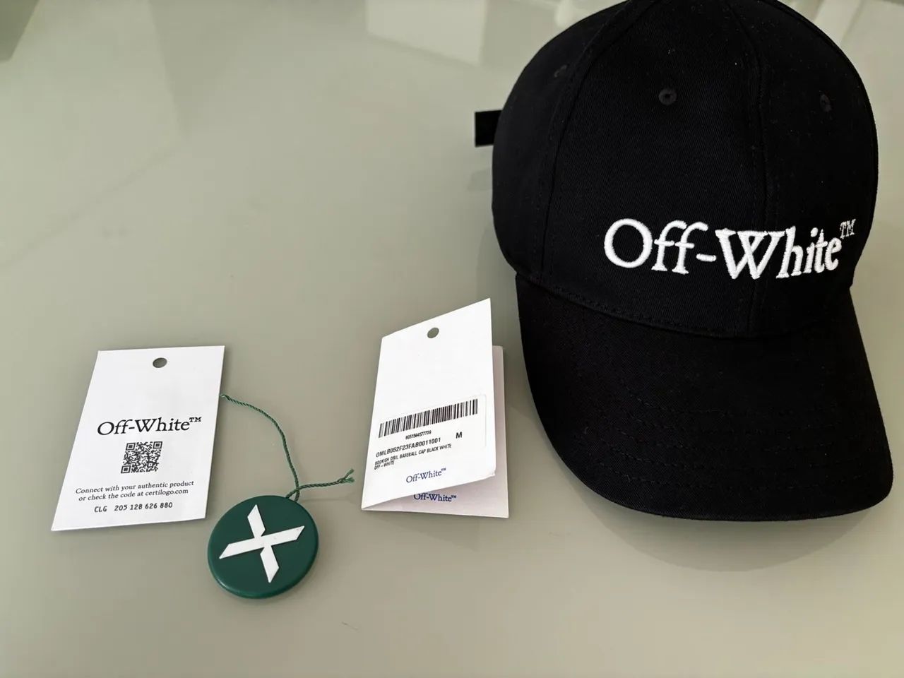 Off-White Boné Helvetica