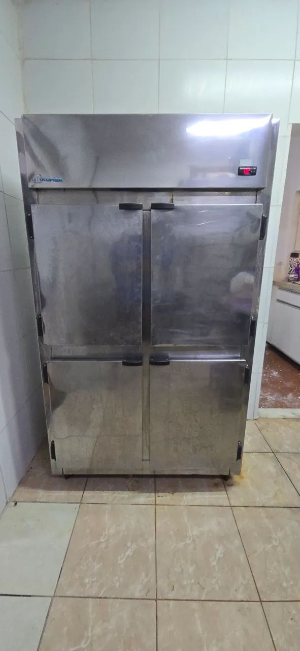 Geladeira comercial 4 portas