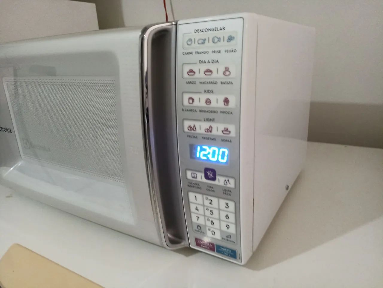 Microondas Eletrolux de 34 litros. - Foto 6