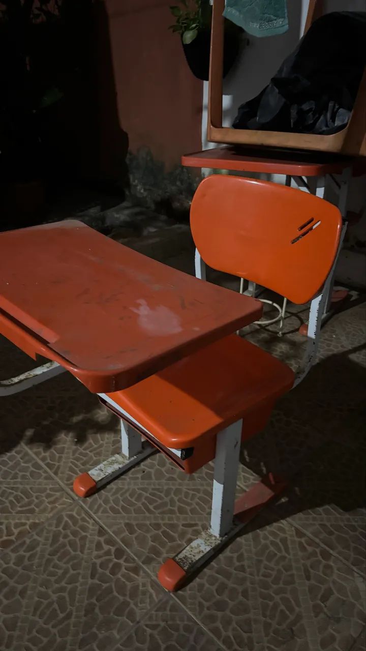 4 CADEIRAS ESCOLARES DESK