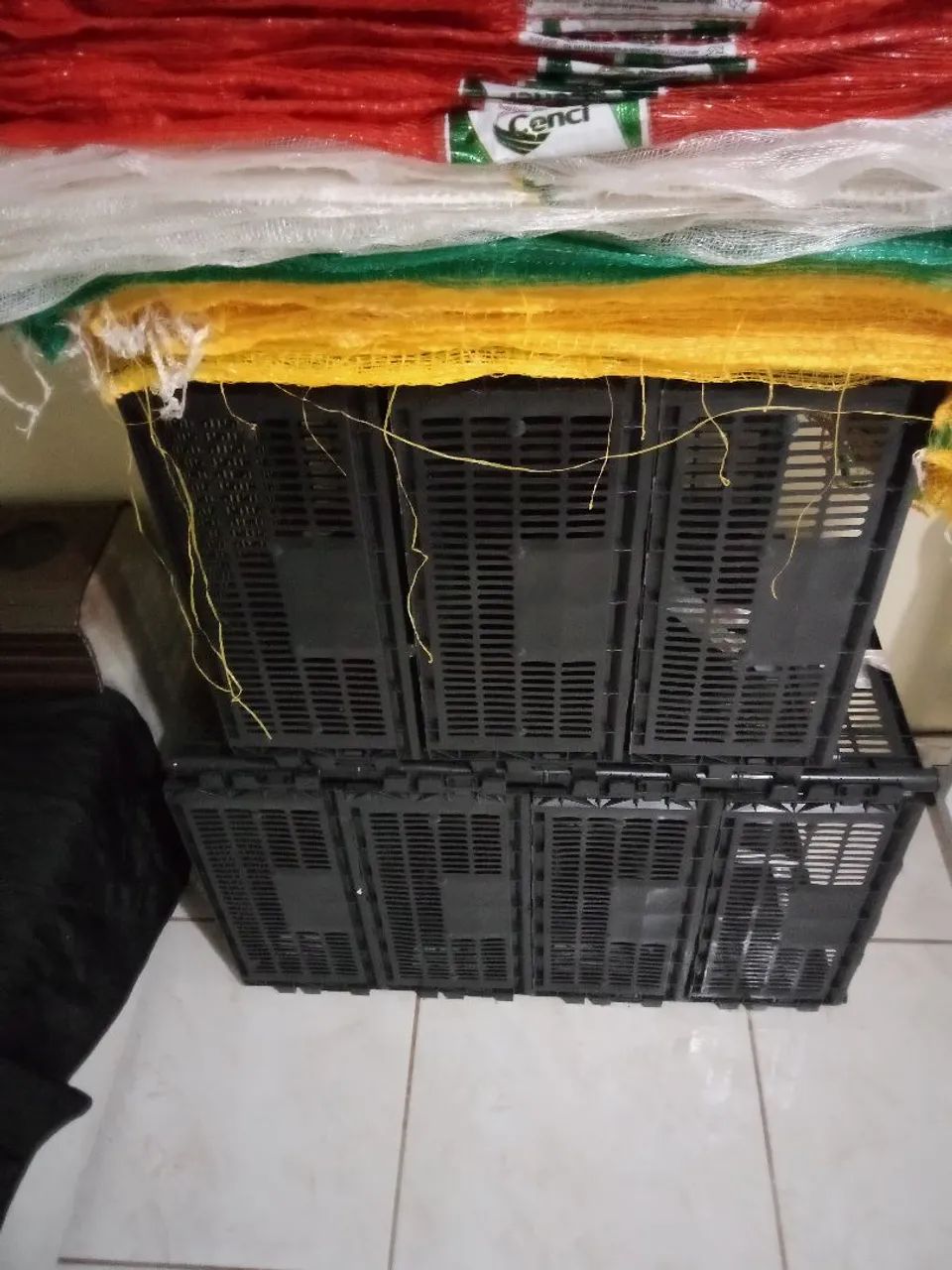 Vendo caixas de plástico novas média e grande preço 10 reais cada caixa  - Foto 4