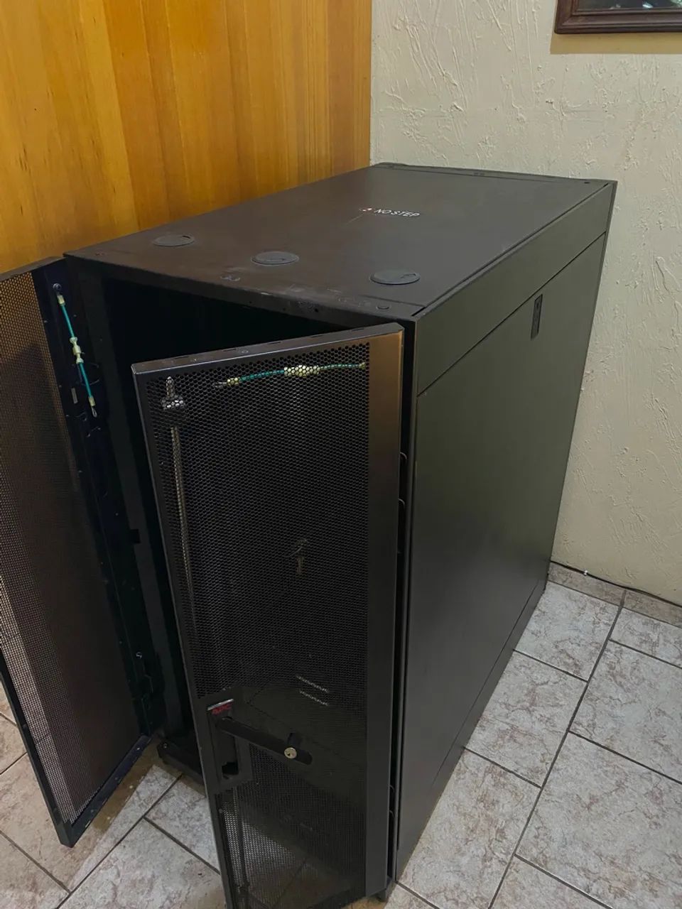 Rack 24u APC ar3104 - Foto 2
