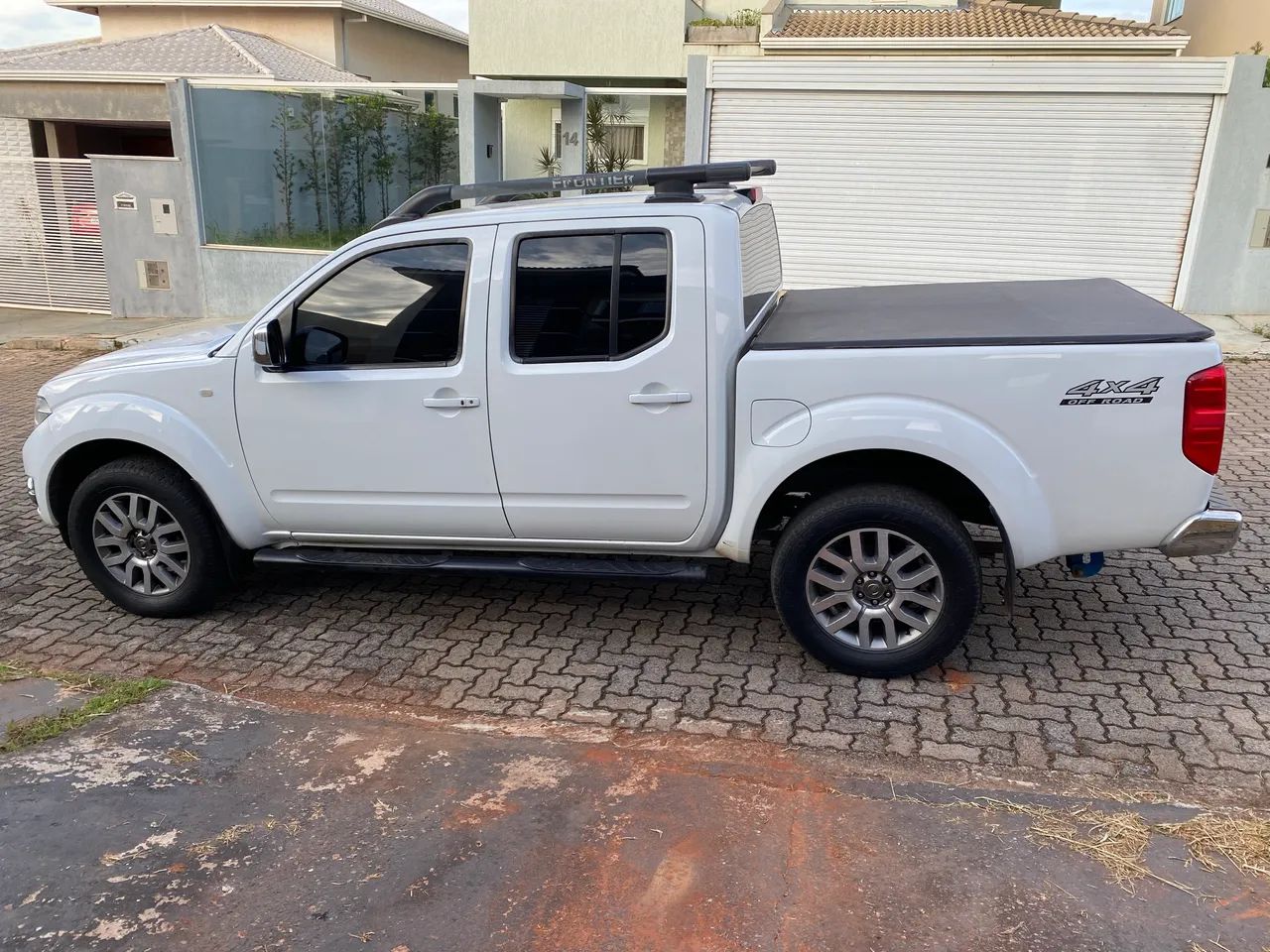 Nissan Frontier Frontier SL CD 4x4 2.5TB Diesel Aut 2016