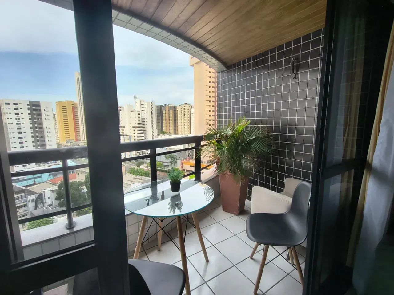 ANDAR ALTO - 3 QUARTOS SENDO 2 SUÍTES - LAZER E 2 VAGAS SOLTAS - Foto 3