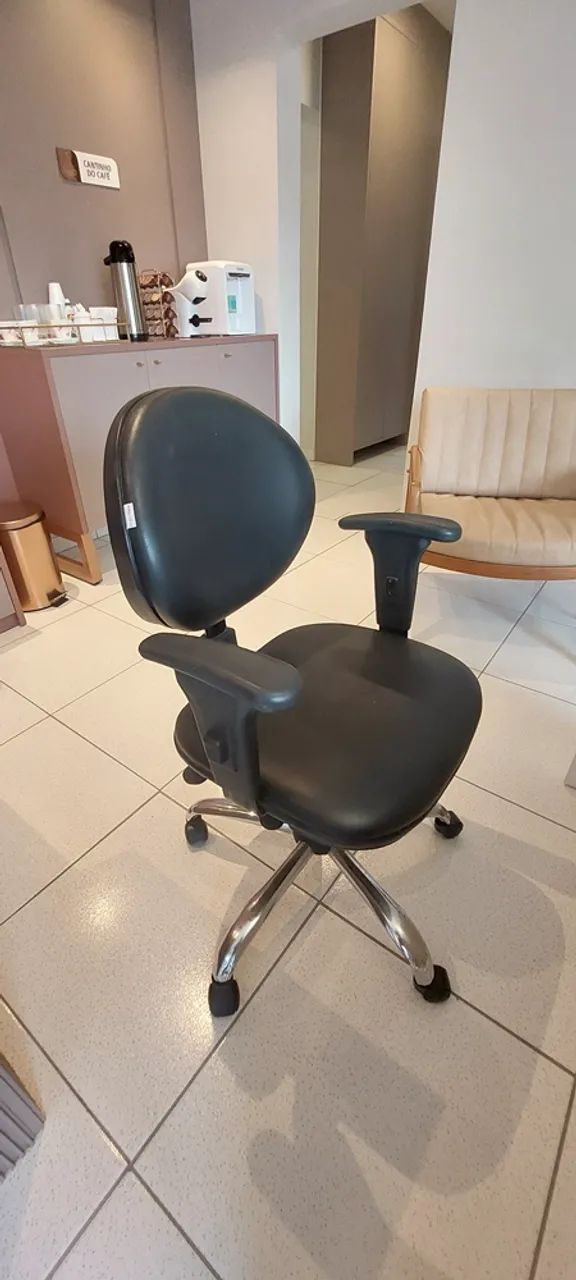 Mesa e Cadeira de Escritório - Foto 4