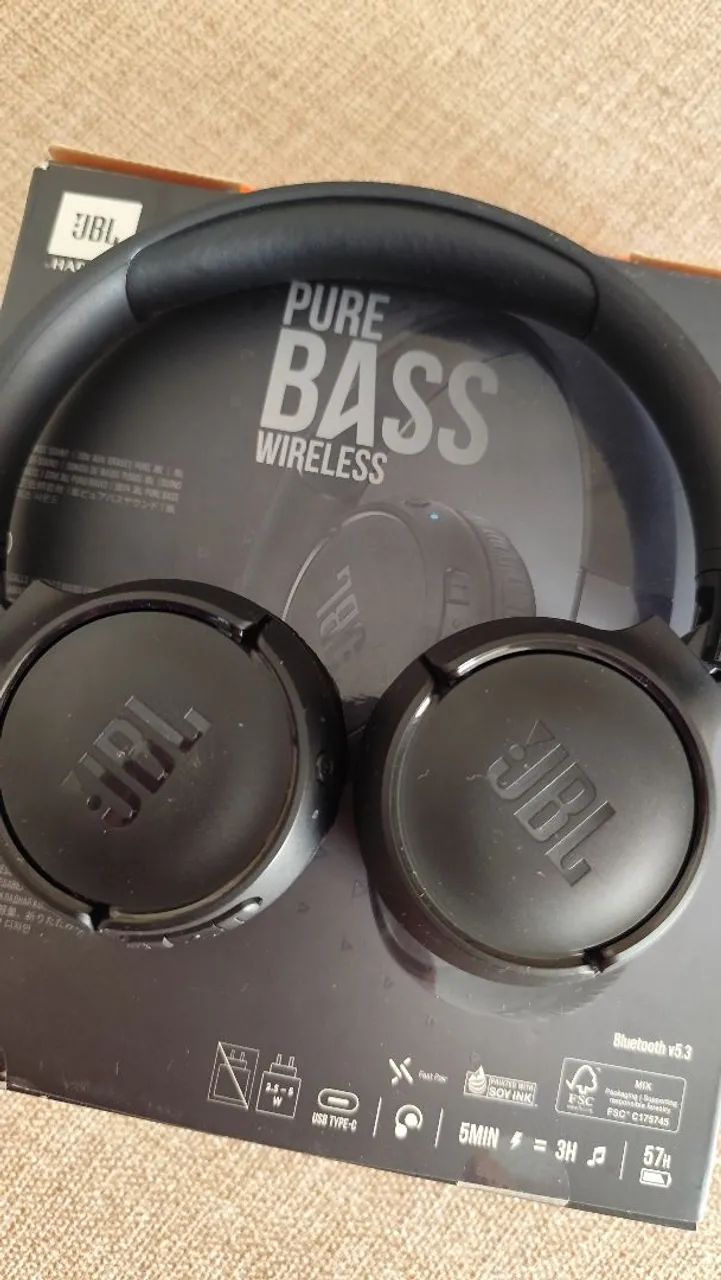 Fone JBL na caixa 