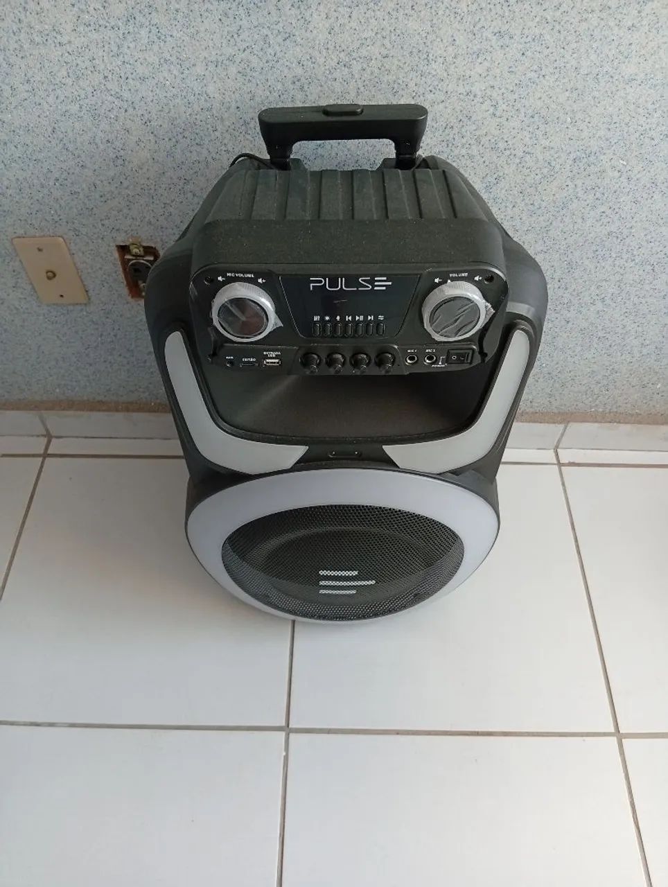 João Macedo vende -se 1 TV 32 polegadas simi novo e 1 som carrinho que tem menos de 1 ano  - Foto 2