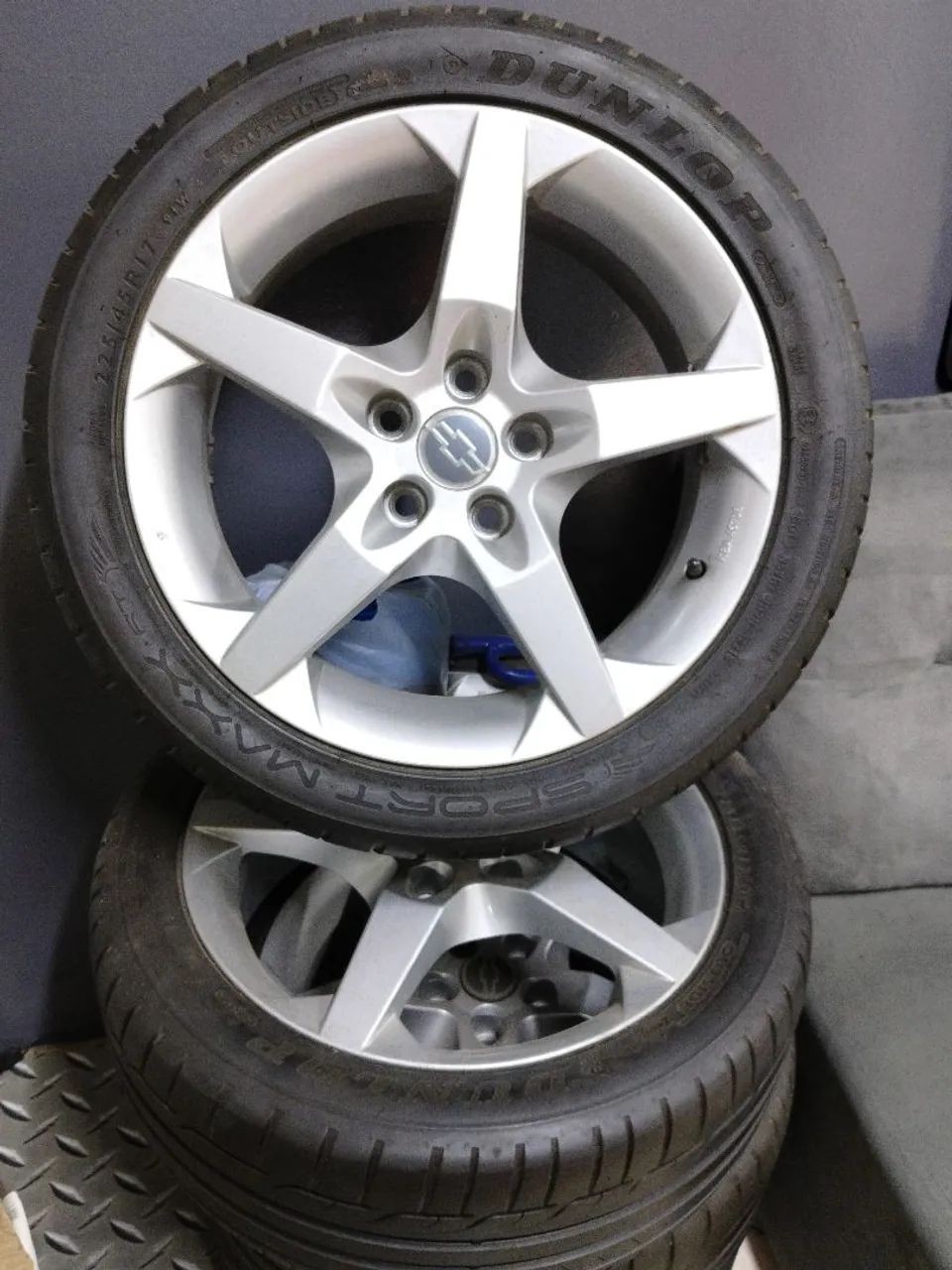 Rodas com pneus