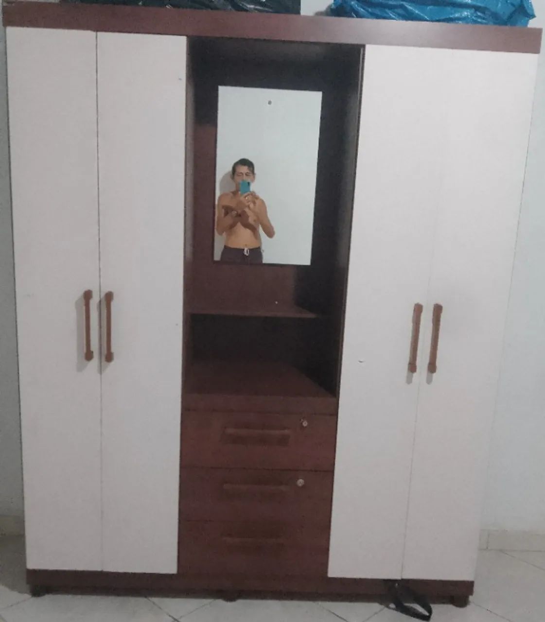 Guarda Roupa 4 portas