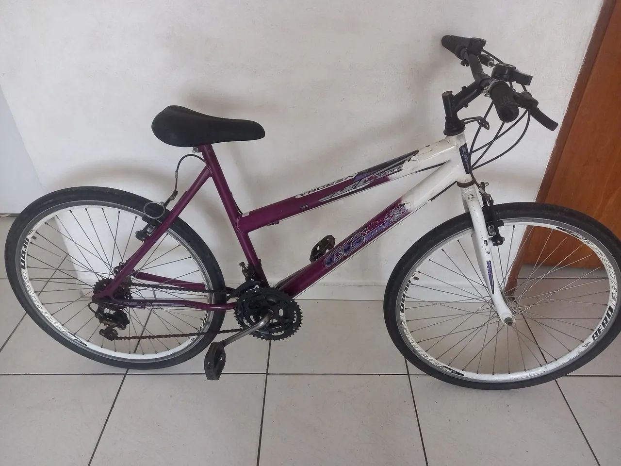Bicicleta aro 26 com  marcha 