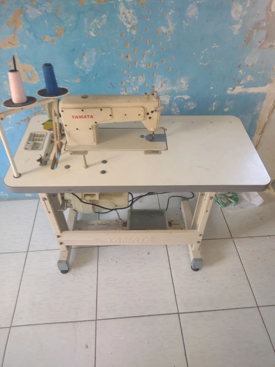 Máquina de costura semi nova
