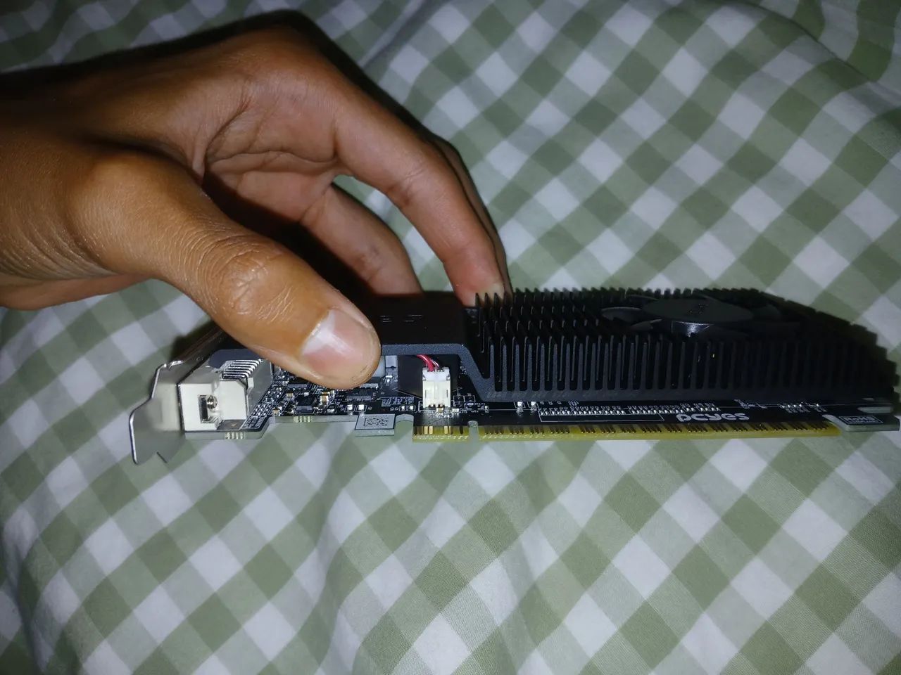 Placa de video PCYES NVIDIA GeForce GT 610. - Foto 4