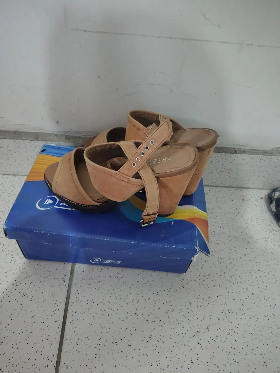 Sandália bege Arezzo