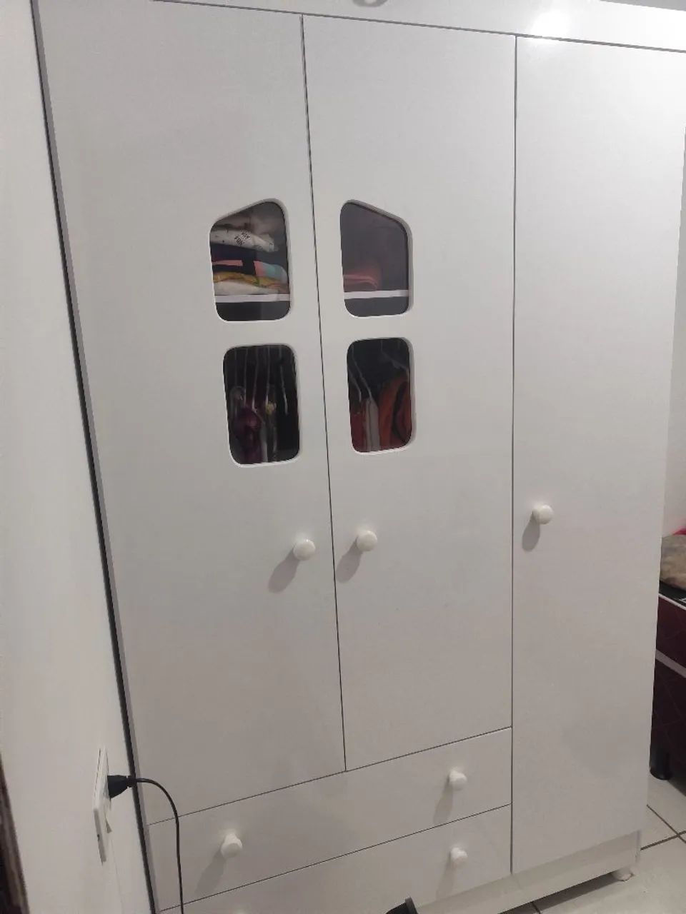 Guarda roupa é cômoda 