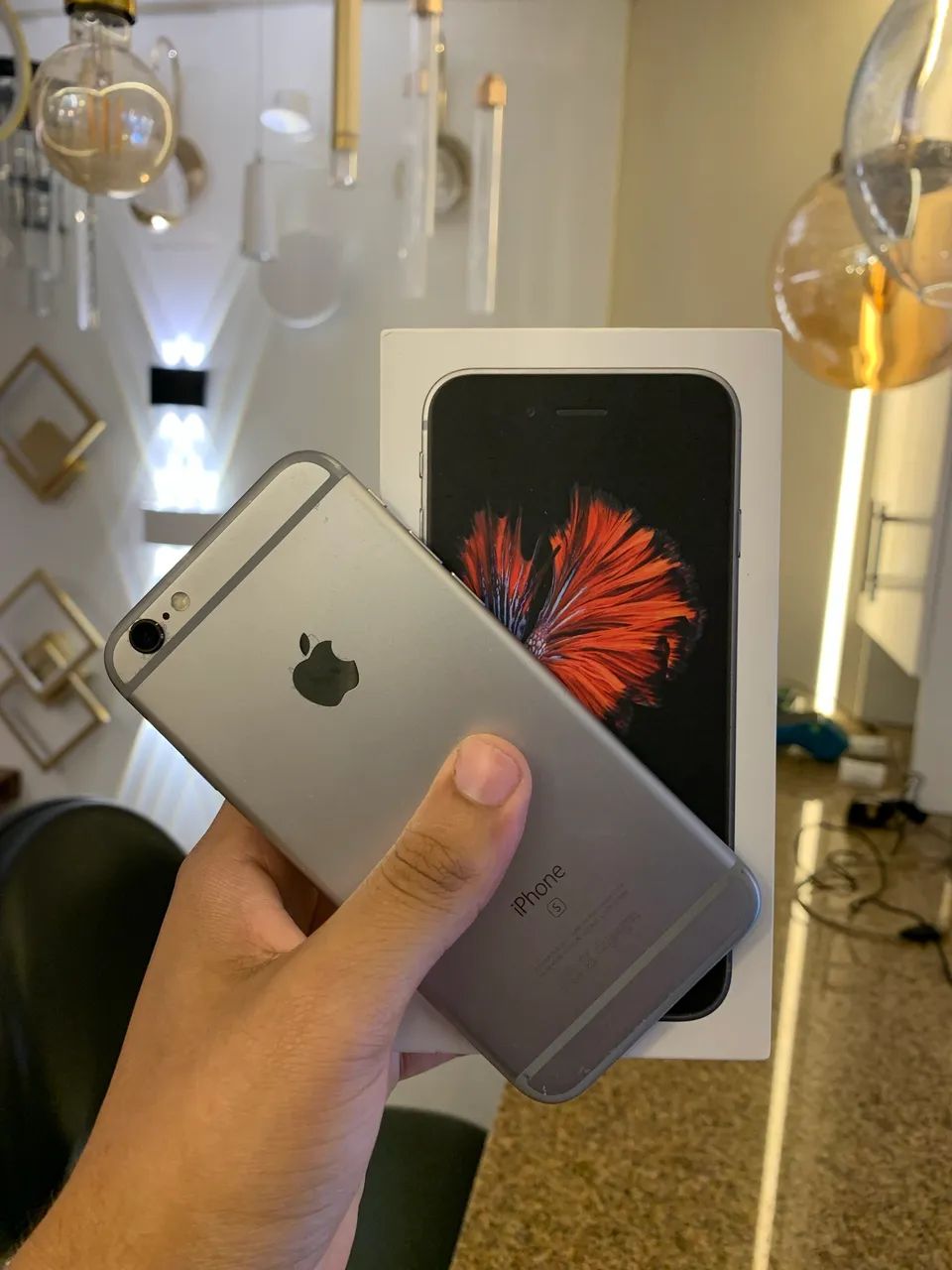 iPhone6s 64GB シルバー iPhone 6s 64GB Prata Funcionando Perfeitamente + Caixa - Celulares
