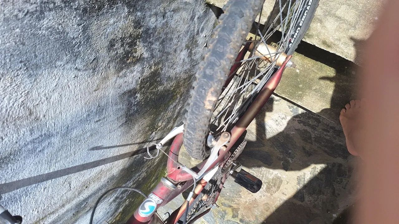 bicicleta aro 26 vermelha  - Foto 2