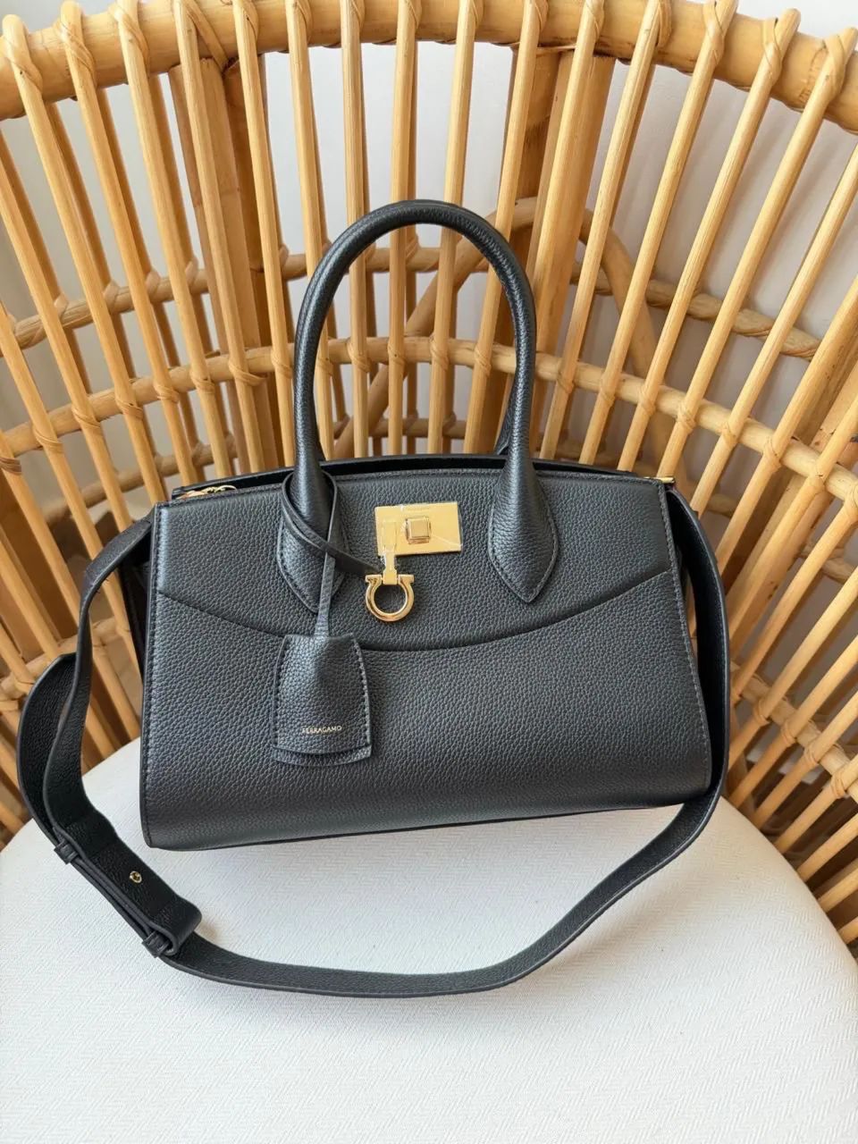 Bolsa Ferragamo pequena  - Foto 2