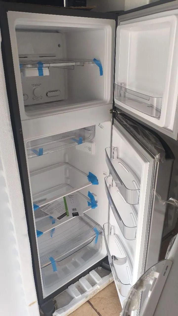Geladeira 220 nova 
