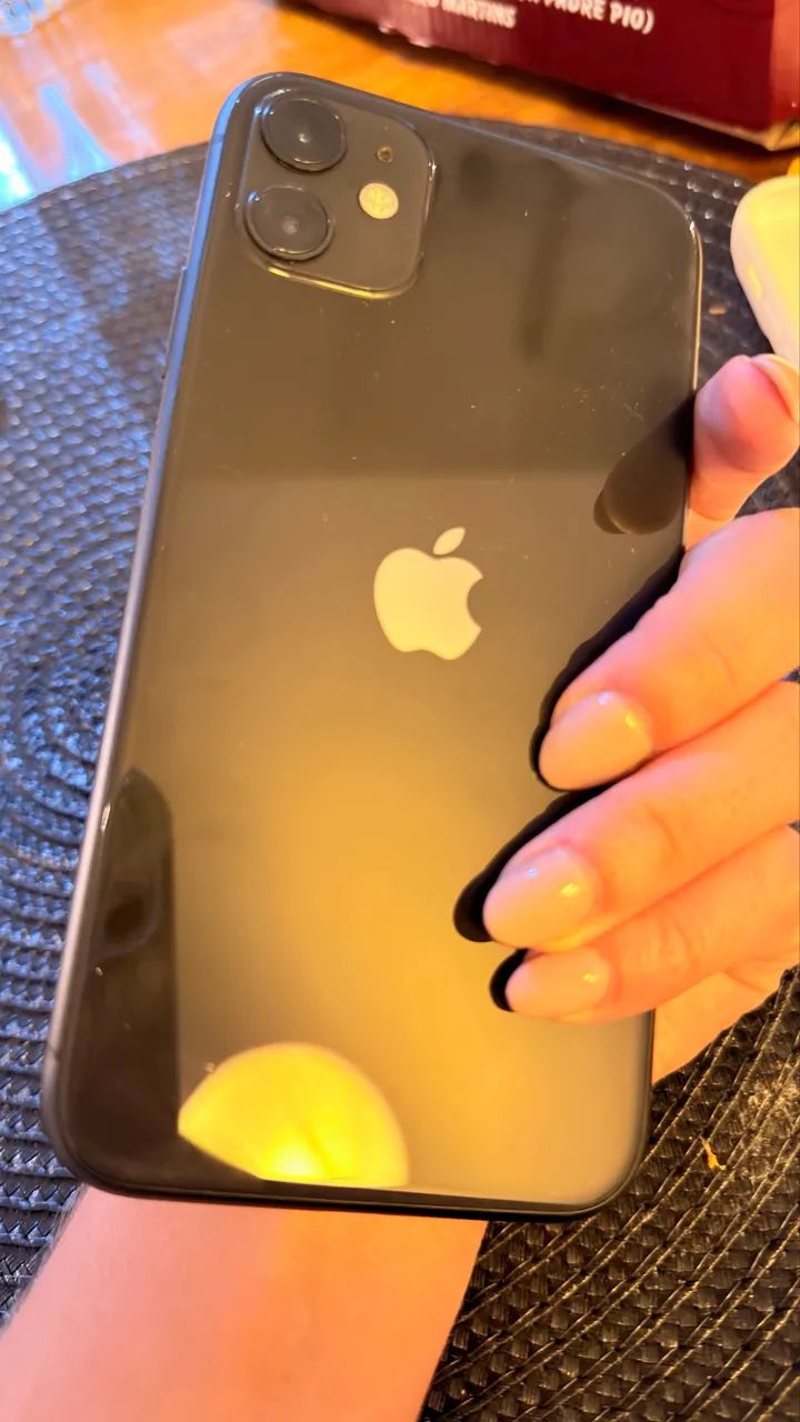 VENDE - SE IPHONE 11 64GB SEM DEFEITOS - Foto 3