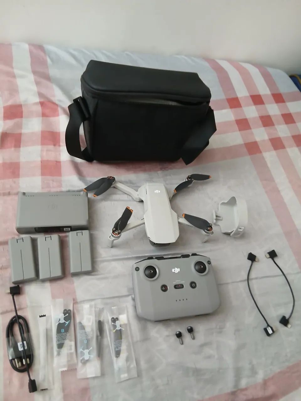 Drone DJI Mini 2 SE - Combo Fly More - Foto 4