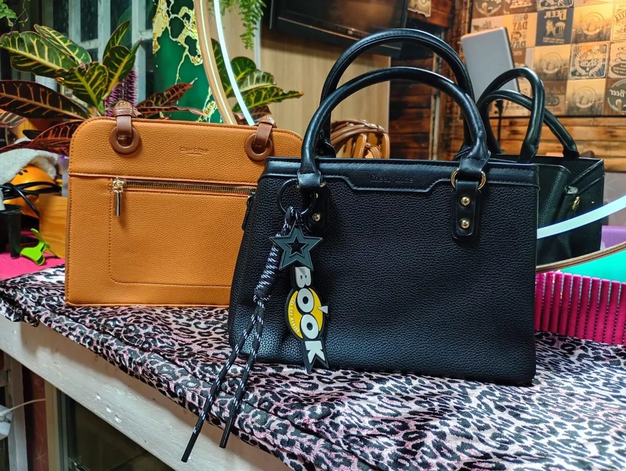 Bolsas novas médias elegantes
