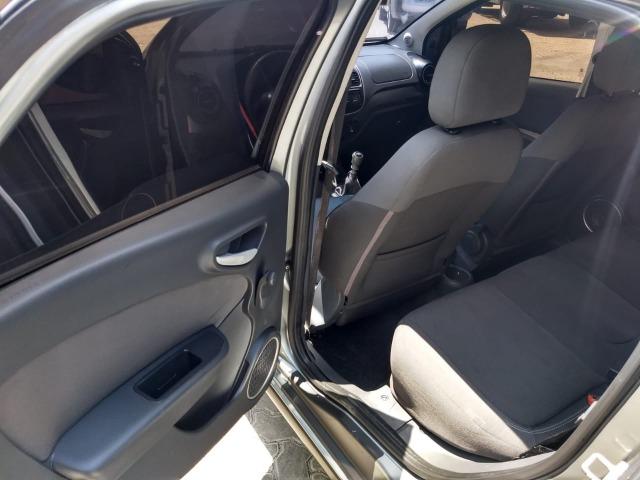 Fiat Grand Siena Atrtactive 1.4 2014 - Foto 7