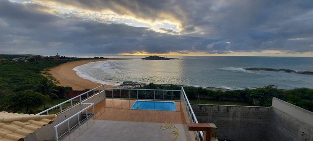 Casa de Temporada em Setiba, Guarapari - Frente ao Mar, Piscina, Lazer e Vista Incrível!"